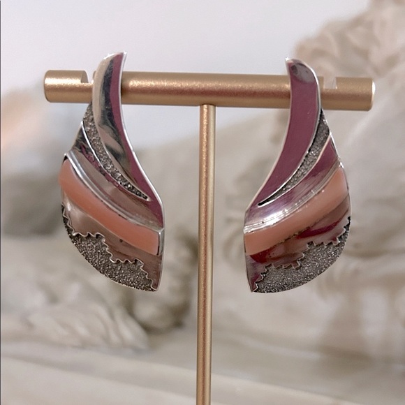 Jewelry - Vintage Native American Mother of Pearl Earrings